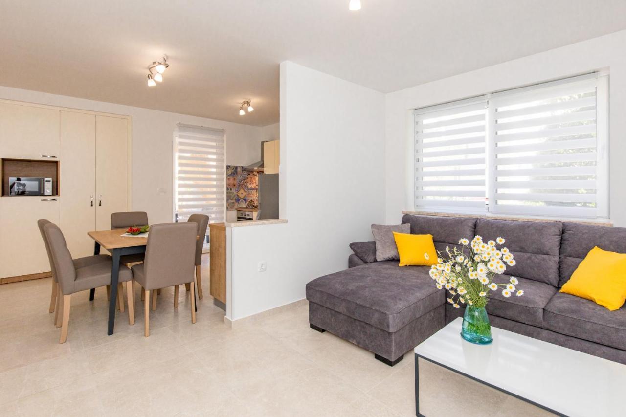 Apartman Ivona U Prizemlju Malinska Buitenkant foto